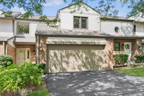 7 S352 Baltusrol Ln, Naperville, IL 60540