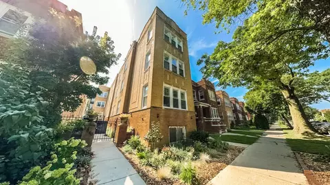 2840 N Harding Ave #202, Chicago, IL 60618