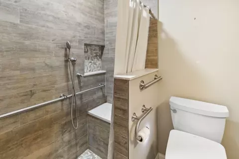 Bath - 3324 Alethea Dr, Algonquin, IL 60102 photo 2 of 3