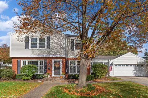 357 S Burton Pl, Arlington Heights, IL 60005
