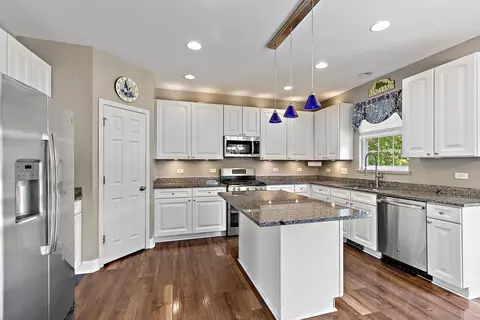 345 Shadow Hill Dr, Elgin, IL 60124 photo 8