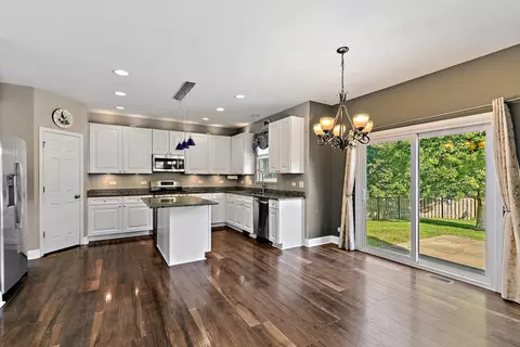 345 Shadow Hill Dr, Elgin, IL 60124 photo 9