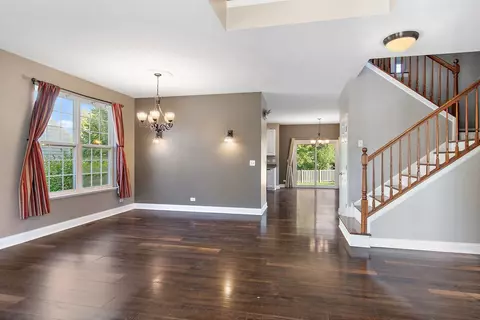 345 Shadow Hill Dr, Elgin, IL 60124 photo 3