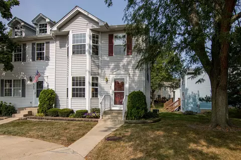 1347 Dunham Ct, Geneva, IL 60134