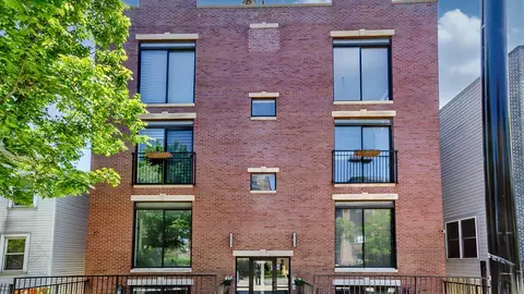 637 W 16th St #2W, Chicago, IL 60616