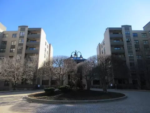 4545 W Touhy Ave #103, Lincolnwood, IL 60712