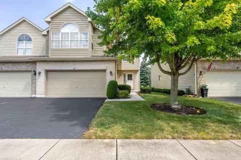 18 Townsend Cir, Naperville, IL 60565