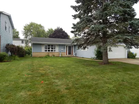 1807 W Catalpa Ln, Mount Prospect, IL 60056