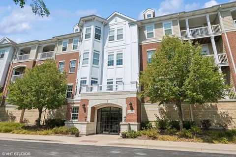2750 Commons Dr #203, Glenview, IL 60026