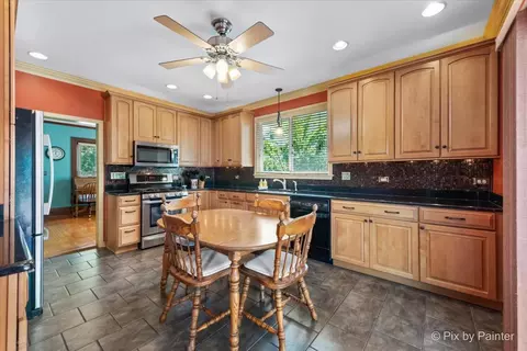 640 N Grove Ave, Elgin, IL 60120 photo 12