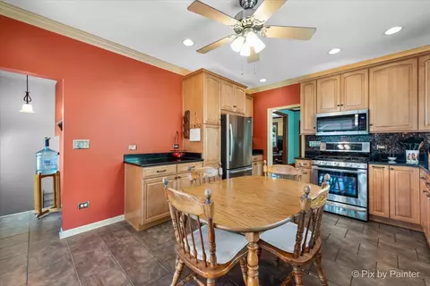 640 N Grove Ave, Elgin, IL 60120 photo 11
