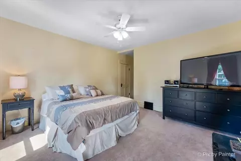 640 N Grove Ave, Elgin, IL 60120 photo 18
