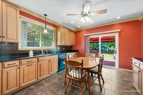 640 N Grove Ave, Elgin, IL 60120 photo 9