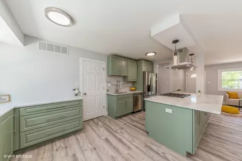 Kitchen - 1476 Dennison Rd, Hoffman Estates, IL 60169 photo 5 of 5