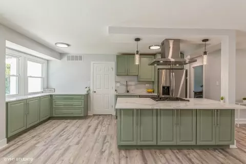 Kitchen - 1476 Dennison Rd, Hoffman Estates, IL 60169 photo 2 of 5