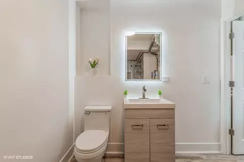 Bath - 1476 Dennison Rd, Hoffman Estates, IL 60169 photo 2 of 2