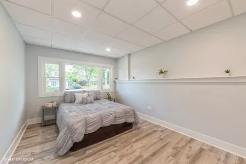Bedroom - 1476 Dennison Rd, Hoffman Estates, IL 60169 photo 3 of 3