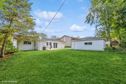 Exterior - 1476 Dennison Rd, Hoffman Estates, IL 60169 photo 2 of 4