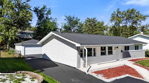 Exterior - 1476 Dennison Rd, Hoffman Estates, IL 60169 photo 3 of 4