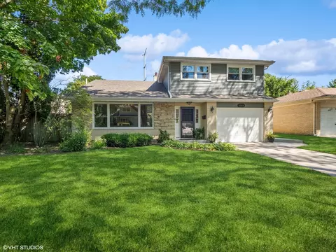 1323 Cariann Ln, Glenview, IL 60025