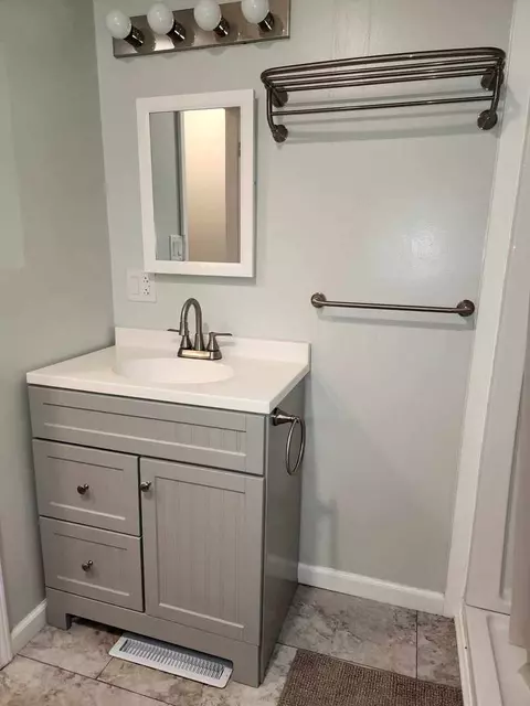 Bath - 695 W Clinton St, Kankakee, IL 60901 photo 1 of 1