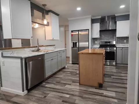 Kitchen - 695 W Clinton St, Kankakee, IL 60901 photo 1 of 3