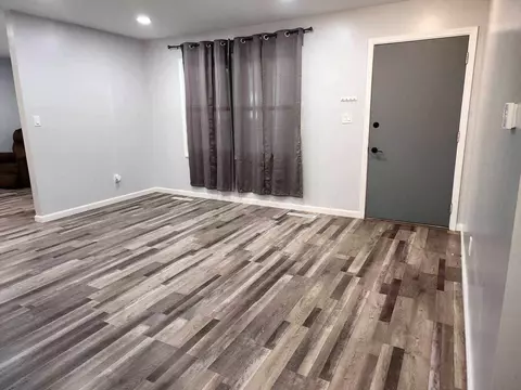 Living - 695 W Clinton St, Kankakee, IL 60901 photo 1 of 6