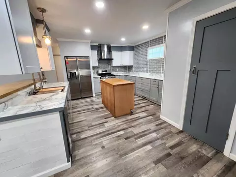 Kitchen - 695 W Clinton St, Kankakee, IL 60901 photo 2 of 3