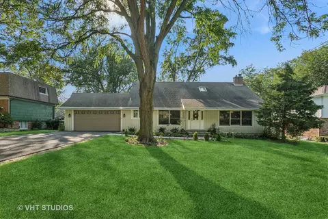 10 S312 Hampshire Ln, Willowbrook, IL 60527