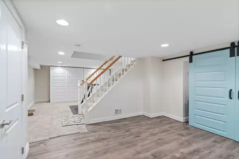 Entry Way - 424 N Willow St, Itasca, IL 60143 photo 3 of 3