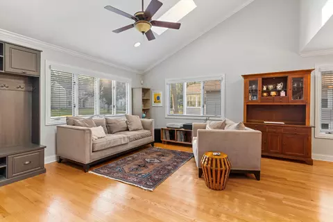 Living - 424 N Willow St, Itasca, IL 60143 photo 1 of 3