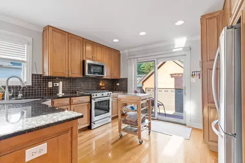 Kitchen - 424 N Willow St, Itasca, IL 60143 photo 2 of 2