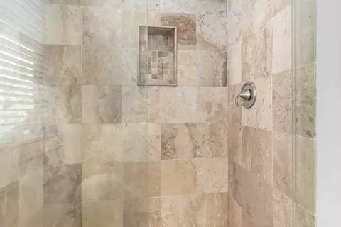 Bath - 424 N Willow St, Itasca, IL 60143 photo 2 of 4