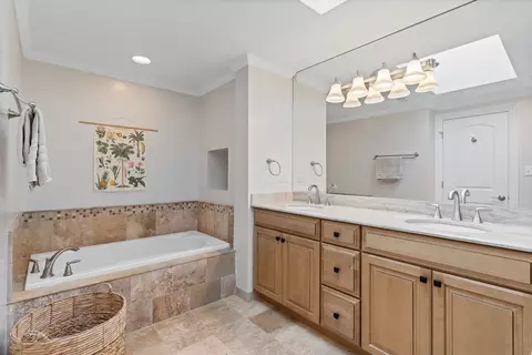 Bath - 424 N Willow St, Itasca, IL 60143 photo 3 of 4
