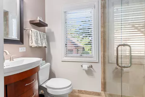 Bath - 424 N Willow St, Itasca, IL 60143 photo 1 of 4