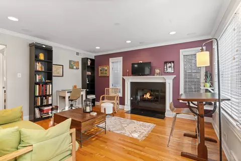 Living - 424 N Willow St, Itasca, IL 60143 photo 2 of 3