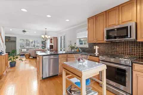 Kitchen - 424 N Willow St, Itasca, IL 60143 photo 1 of 2