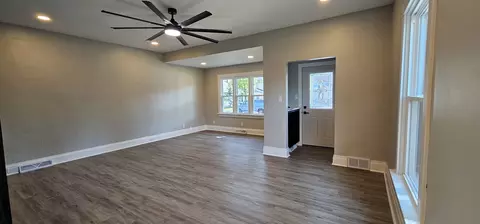 Living - 733 S Myrtle Ave, Kankakee, IL 60901 photo 2 of 2
