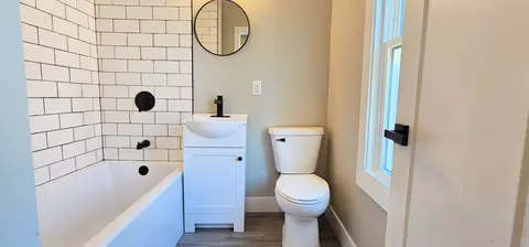Bath - 733 S Myrtle Ave, Kankakee, IL 60901 photo 2 of 2
