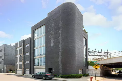 1217 W Augusta Blvd #3, Chicago, IL 60642