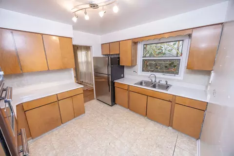 64 E 98th Pl, Chicago, IL 60628 photo 4
