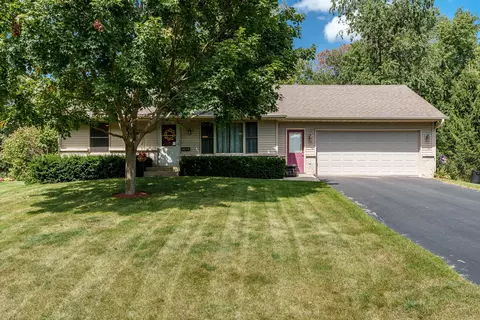 6614 Lanterne Dr, Loves Park, IL 61111