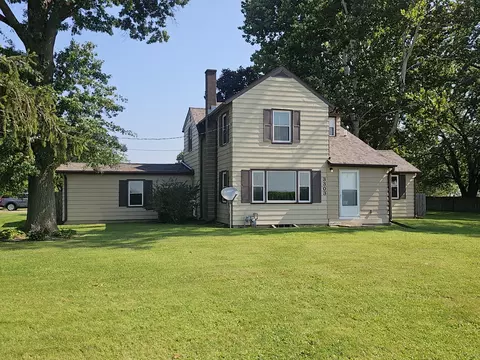 3303 Dixon Rd, Rock Falls, IL 61071