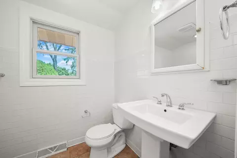Bath - 1133 Cherry St, Wheaton, IL 60187 photo 3 of 4