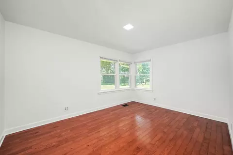 Bedroom - 1133 Cherry St, Wheaton, IL 60187 photo 1 of 6