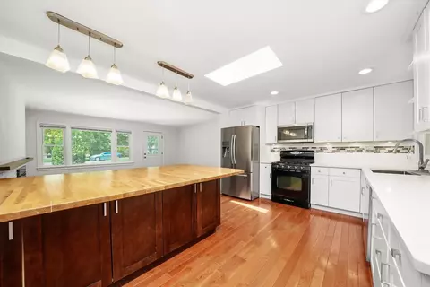 Kitchen - 1133 Cherry St, Wheaton, IL 60187 photo 4 of 7