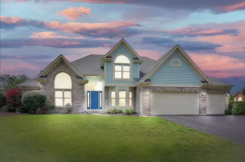 2567 Bangert Ln, Naperville, IL 60564