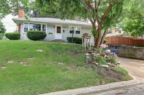 300 Maple Ave, Morrison, IL 61270