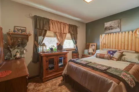 Bedroom - 300 Maple Ave, Morrison, IL 61270 photo 3 of 4
