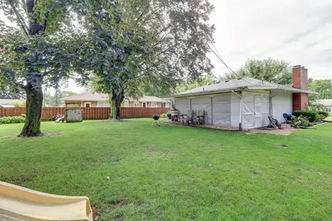 Exterior - 300 Maple Ave, Morrison, IL 61270 photo 4 of 5